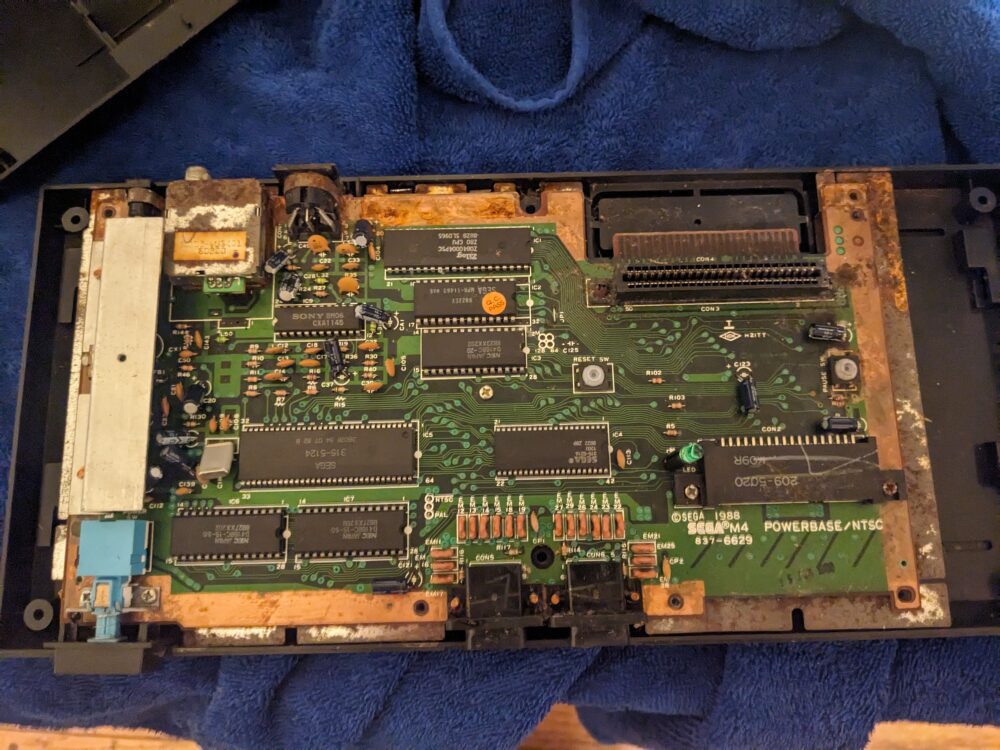 Salvataggio di un Sega Master System da una casa demolita