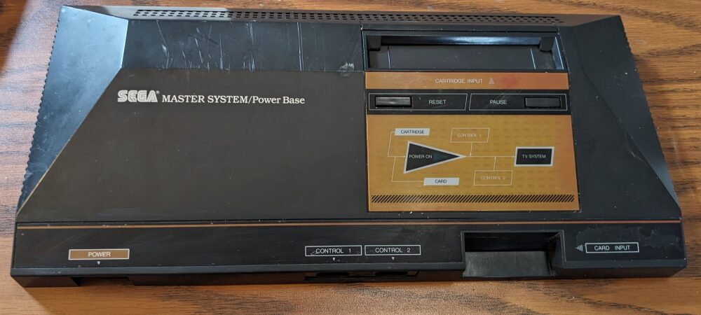 Redding van een Sega Master System uit een gesloopt huis