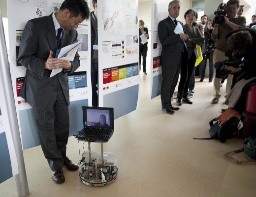 Robot controlado con la mente