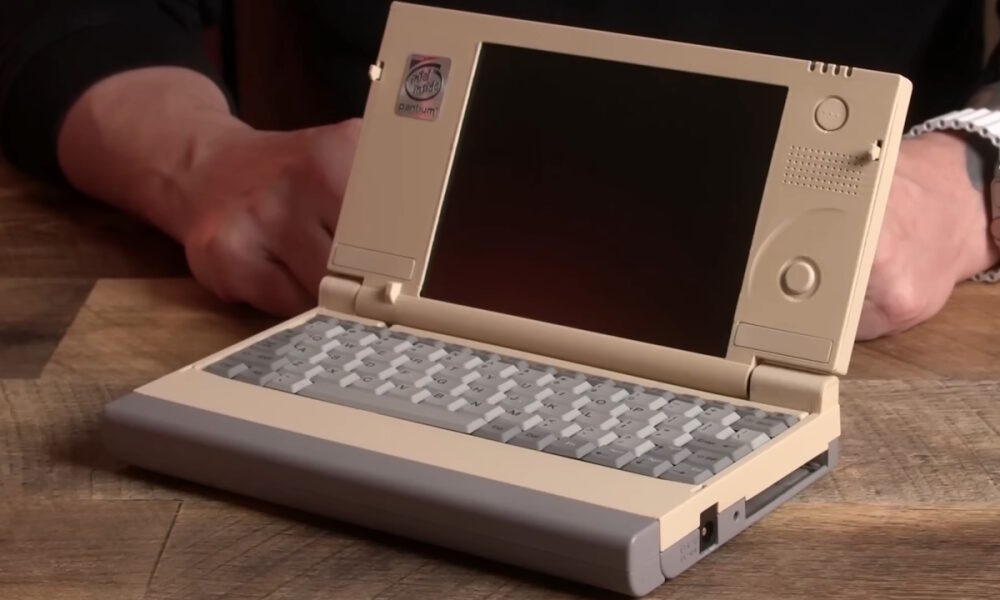 Het herbouwen van de behuizing van een retro-computer