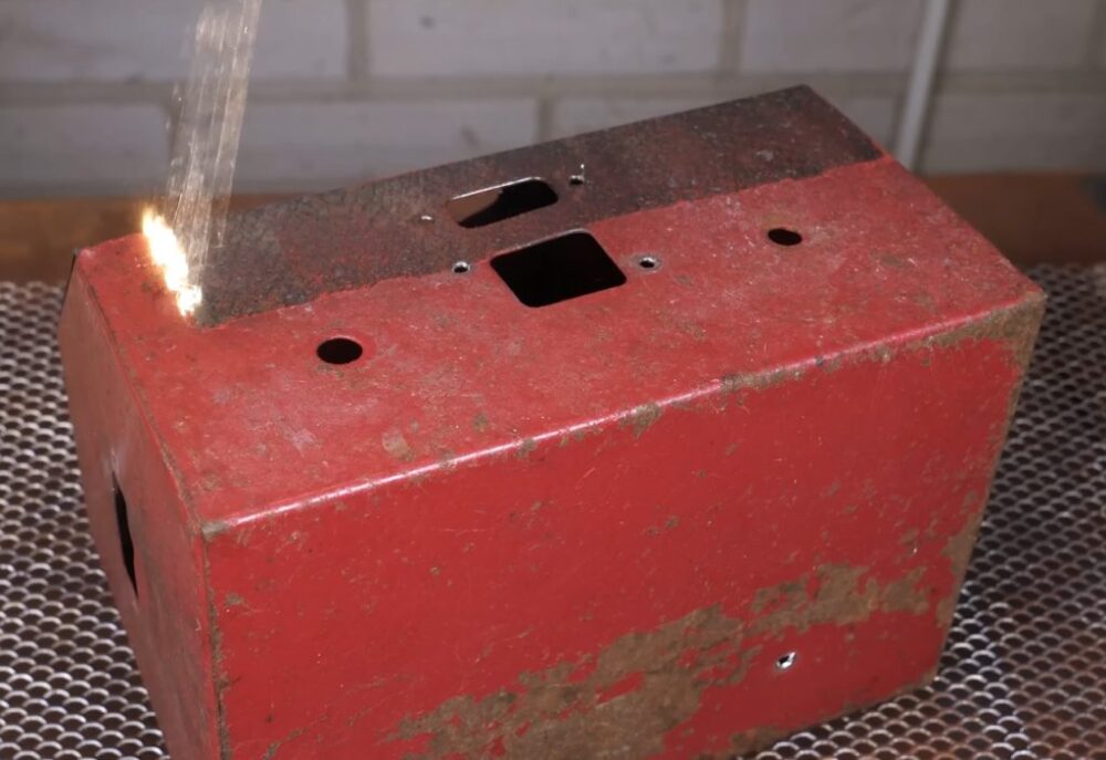 Restaurierung eines Batterieladegeräts aus den 1970er Jahren