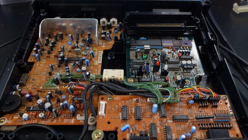 Famicom Titler: Naprawa jednej z najrzadszych konsol Sharp i Nintendo