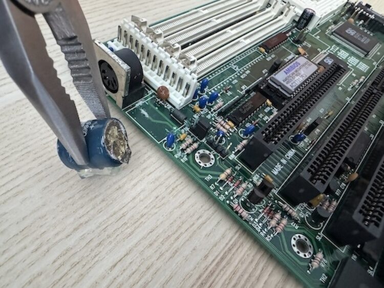 Zo bouw je een CMOS-batterij voor je retrocomputer