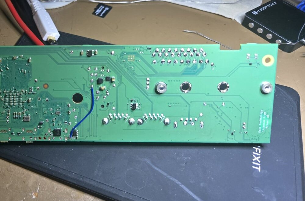 Zhakowano Raspberry Pi 500, aby zainstalować dysk NVMe