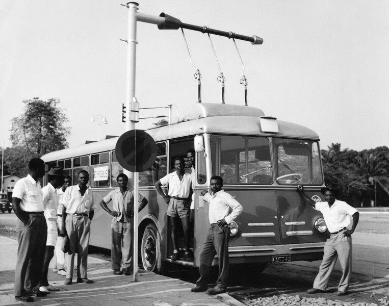 Gyrobus: Szwajcarski autobus elektryczny z kołem zamachowym
