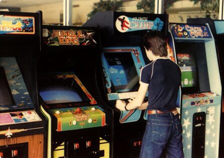 The Golden Age of Arcade Halls in Photos