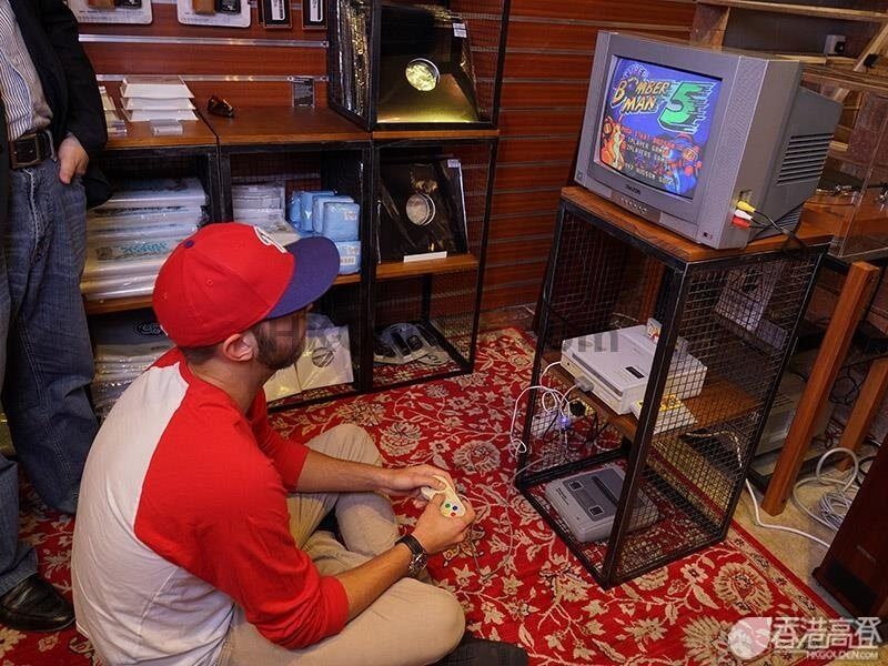 The Hybrid SNES-PlayStation Is Real... And It Works!