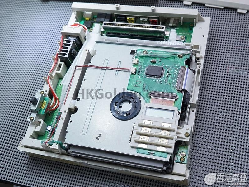 The Hybrid SNES-PlayStation Is Real... And It Works!