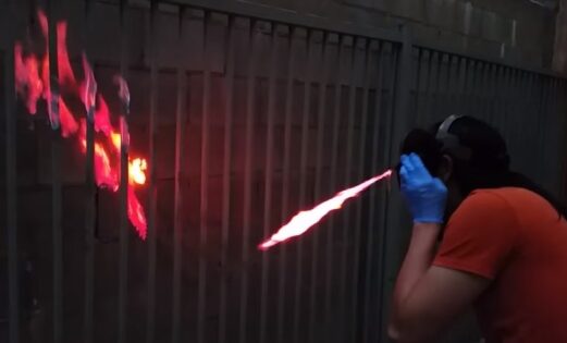 Das Cyclops-Visier in der realen Welt: Ein Helm, der Flammen aus deinen Augen schießt