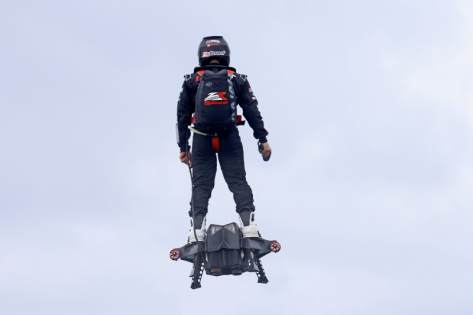 Bekijk het nieuwe wereldrecord voor een vlucht op een hoverboard