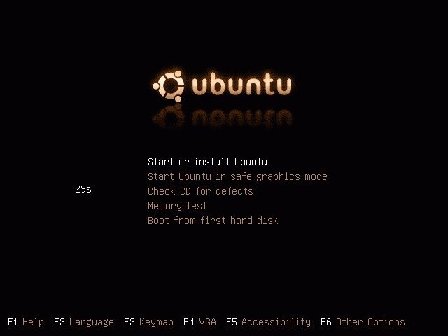 Iniciamos el LiveCD de Ubuntu Linux, y debemos elegir la opción de arriba "Start or Install Ubuntu"