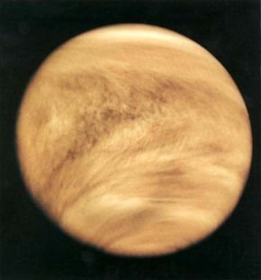 Algún tipo de vida podria existir sobre Venus.