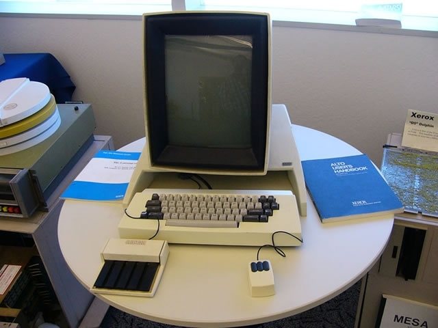 Xerox Alto, un ordenador de 1973, con íconos y ventanas.