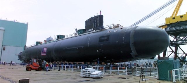 El casco Hidrodinámico permite al submarino navegar con facilidad.