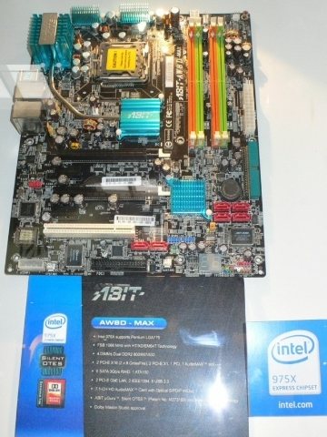 Una típica placa madre de Abit con ranuras de memoria DDR2