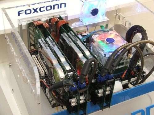 Una placa madre Foxconn, con zócalo AM2, sobre la cual se montó el sistema Quad-SLI