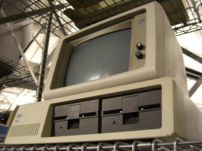IBM utilizó esta arquitectura en su linea IBM PC y AT.