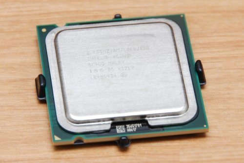 Ya pueden encontrarse procesadores de cuatro núcleos, como este Q6600 de Intel