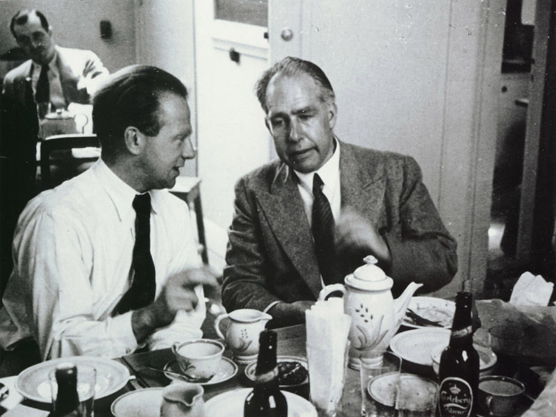 Werner Heisenberg y Niels Bohr.