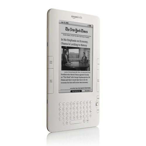 Se pueden leer incluso periódicos en el Kindle, aunque Amazon suele cobrar adicionales por estos servicios