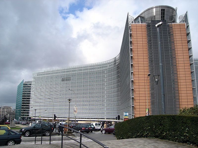 El gigante de Redmond la está pasando realmente mal con la Comisión Europea