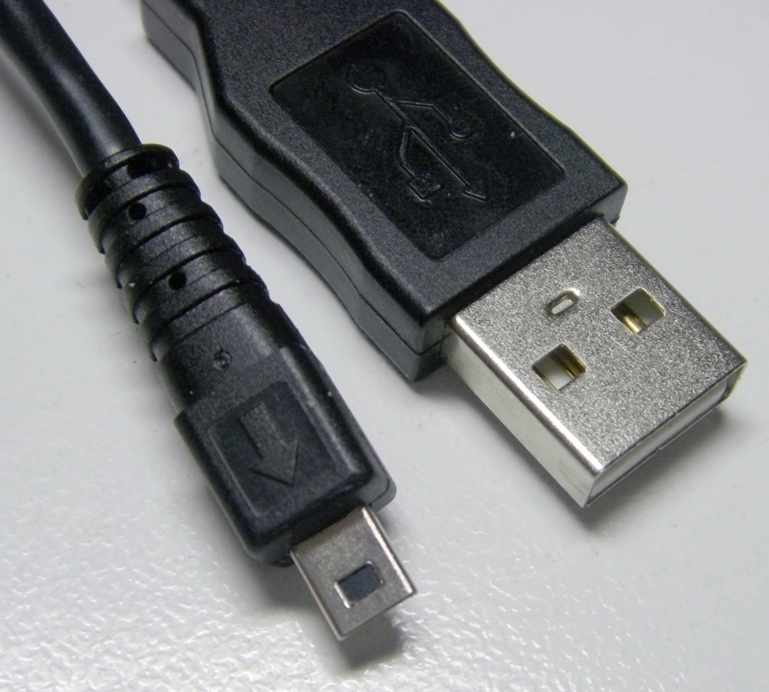 El primer cargador universal tendrá entrada Micro USB.