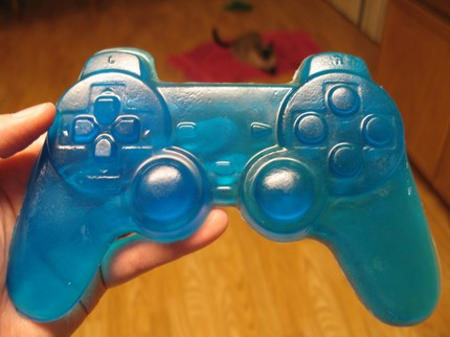 Jabón con forma de controlador de PlayStation... para el cuidado de las manos, por supuesto.