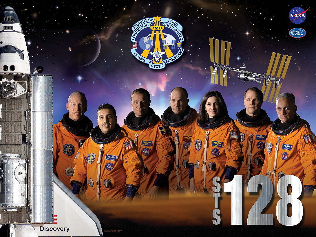 En la imagen podemos ver a Nicole, la única mujer en la misión STS-128