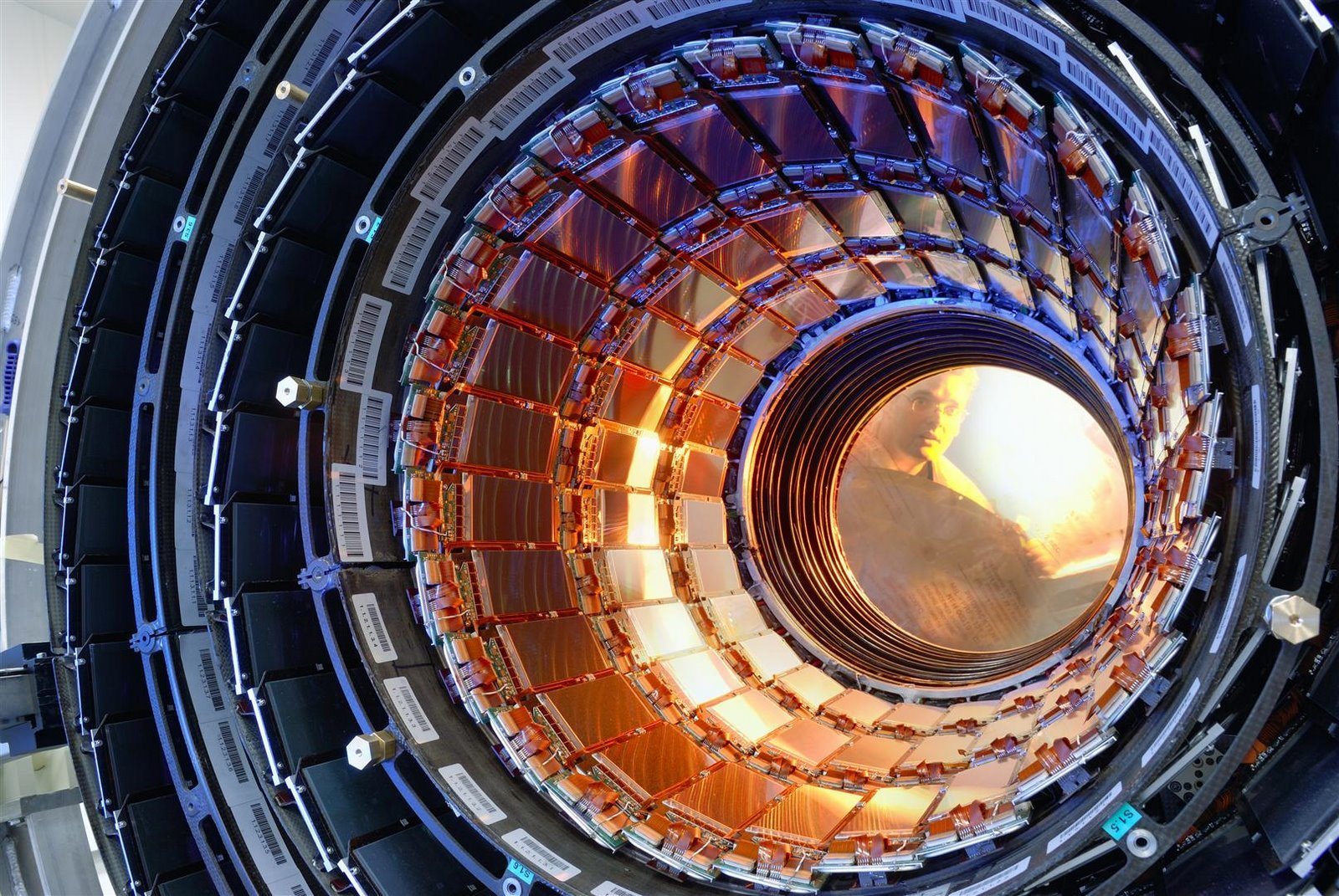 El LHC podría ser la llave que abra la puerta al motor que nos lleve a las estrellas.