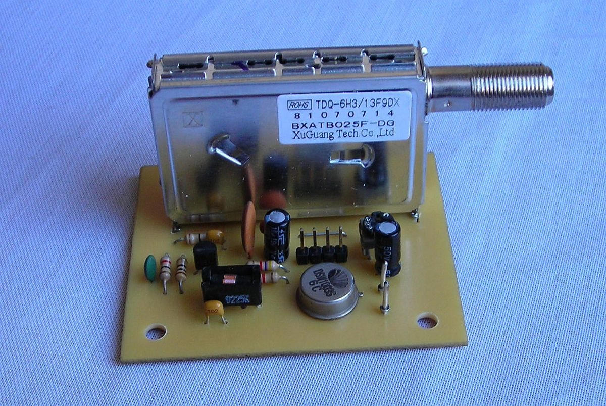 La placa del sintonizador lista para ser conectada y utilizada