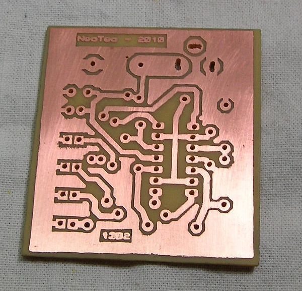 La placa de circuito impreso lista para armar