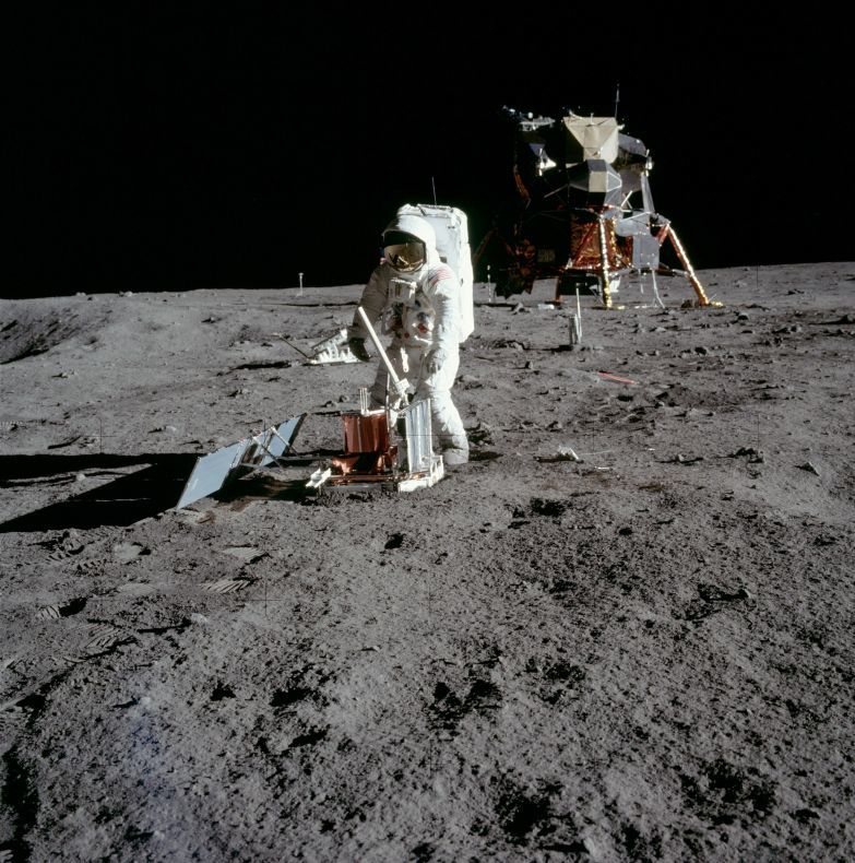 Las misiones Apolo 12, 14, 15 y 16 transportaron sismógrafos a la Luna.