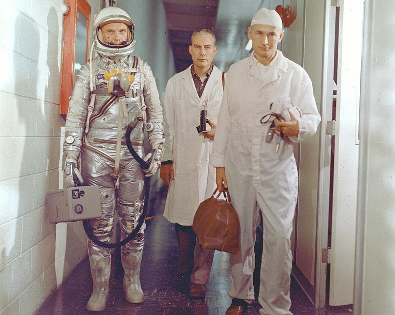 John Glenn, el primer estadounidense en orbitar la Tierra, en 1962.