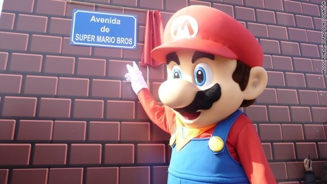 La imagen lo dice todo: Un gigante de los videojuegos, eternizado en una avenida de Zaragoza (Fuente: CNN)