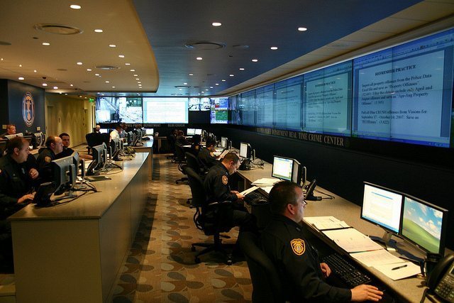 Una imagen del Centro de Crimen en Tiempo Real de la Policía de Memphis. La demanda para esta clase de centros y el software que operan está en aumento. (Fuente: IBM - Flickr/ibmphoto24)