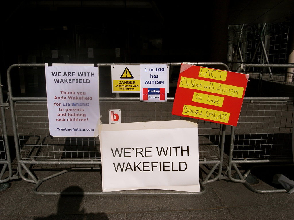 Los “grupos antivacunas” apoyaban el mensaje de Wakefield. (Flickr/bowbrick)