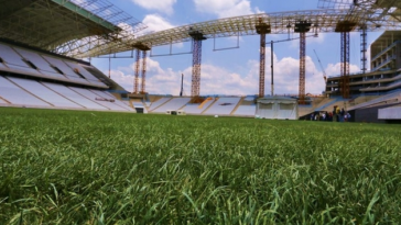 Una grama europea, pueden llegar a cambiar la forma de jugar de los equipos brasileros una vez terminada la Copa del Mundo