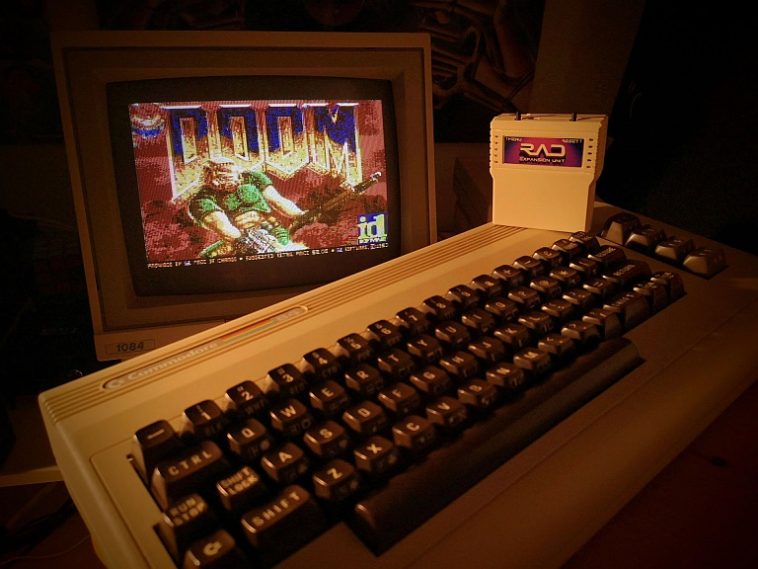 Jugando Doom en un Commodore 64
